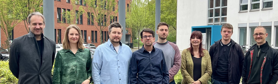 (c) Maximilian Hohmann/Universität Bremen v.l.n.r.: Tim Schröder, Anne Speer, Christopher Grages, Patrick Sachweh, Timo Wiesner, Silke Himmel, Sebastian Jürss, Arne Koevel