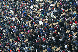 DemonstrantInnen in Austurvöllur, Photo: OddurBen, CC-BY-SA